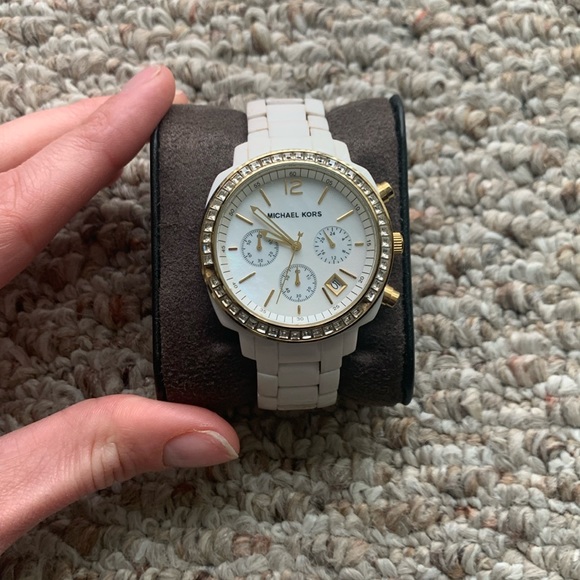 White & Gold Michael Kors Watch - Picture 1 of 8